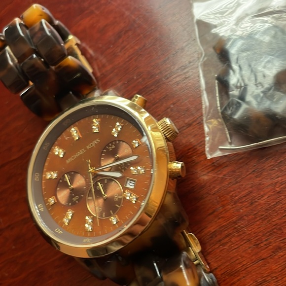 MICHAEL KORS oversized brown and gold watch - Picture 2 of 2